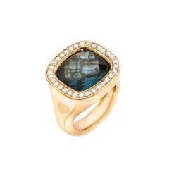 OLE LYNGGAARD COPENHAGEN Ringer>Ring, Cushion London Blue Topas med diamantkant