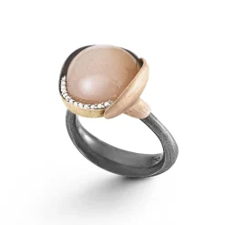 OLE LYNGGAARD COPENHAGEN Ringer>Ring, Lotus Str. 3 Blush Månesten oksidert sølv