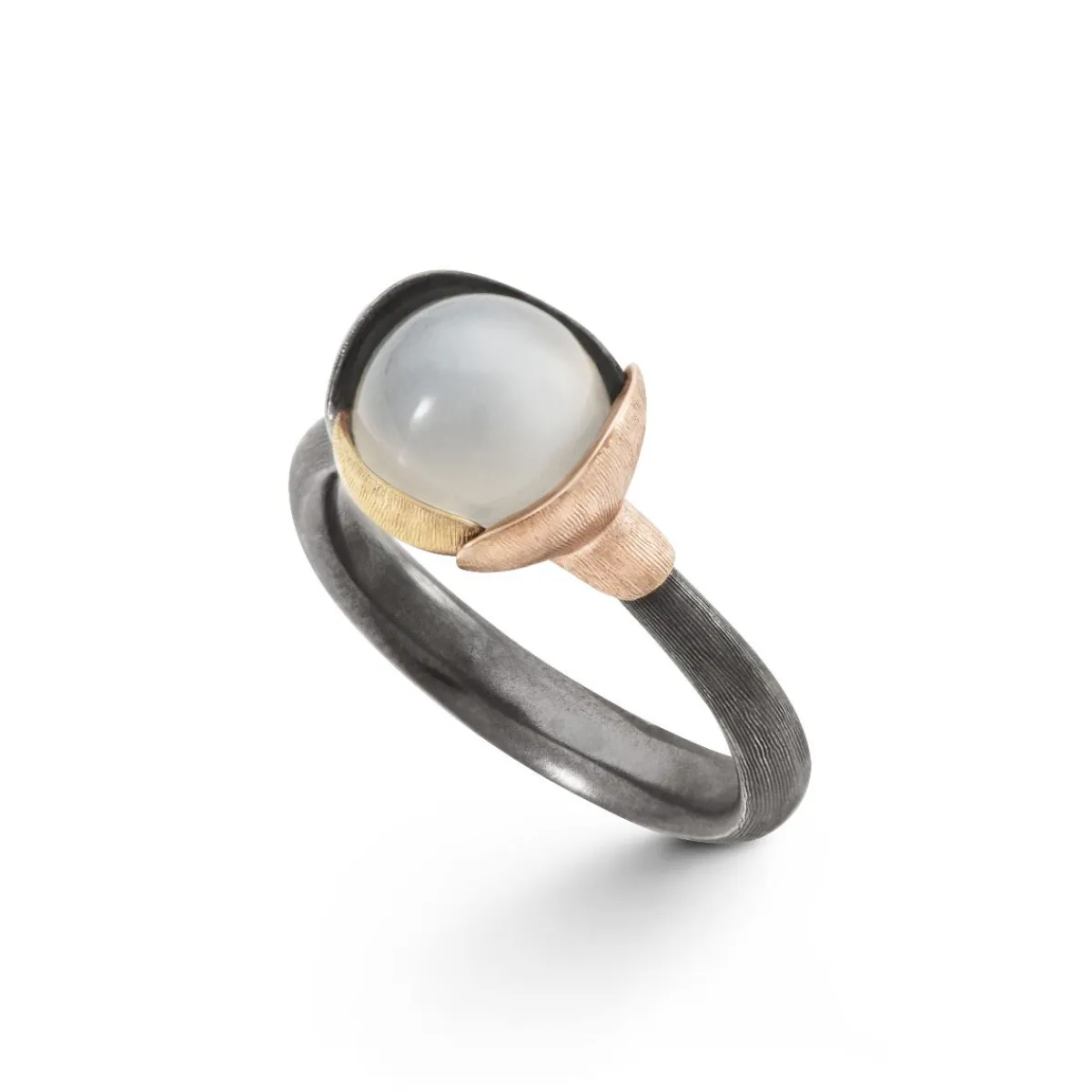 OLE LYNGGAARD COPENHAGEN Ringer>Ring, Lotus Str. 1 Hvit Månesten oksidert sølv