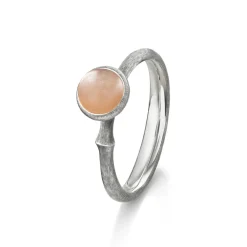 OLE LYNGGAARD COPENHAGEN Ringer>Ring, Lotus Tiny Str. 0 Blush Månesten oksidert sølv